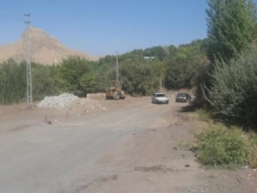 Palu Karşıbahçeler'de Yol Çalışmaları Başladı