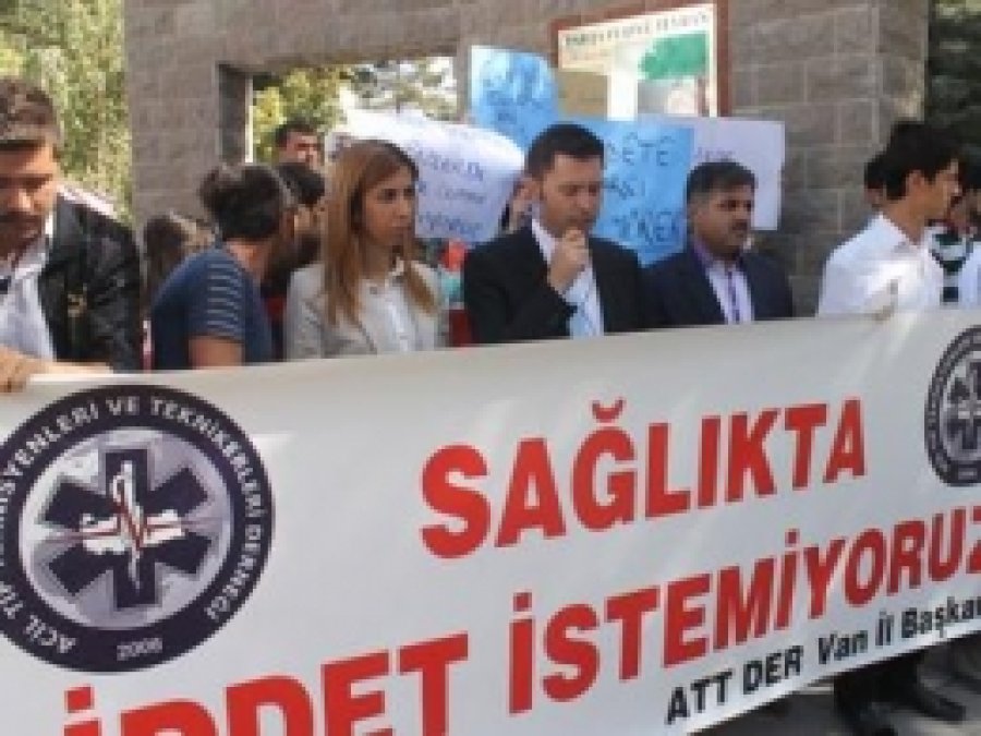 "Şiddet Uygulayanların Sosyal Güvencesi Askıya Alınsın"