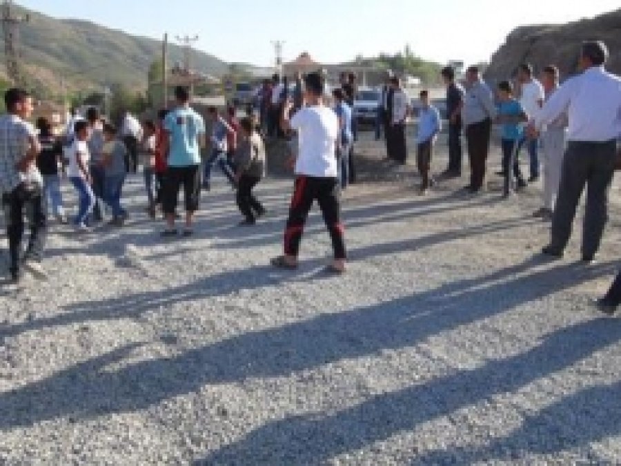 Belde Halkından Yol İsyanı!