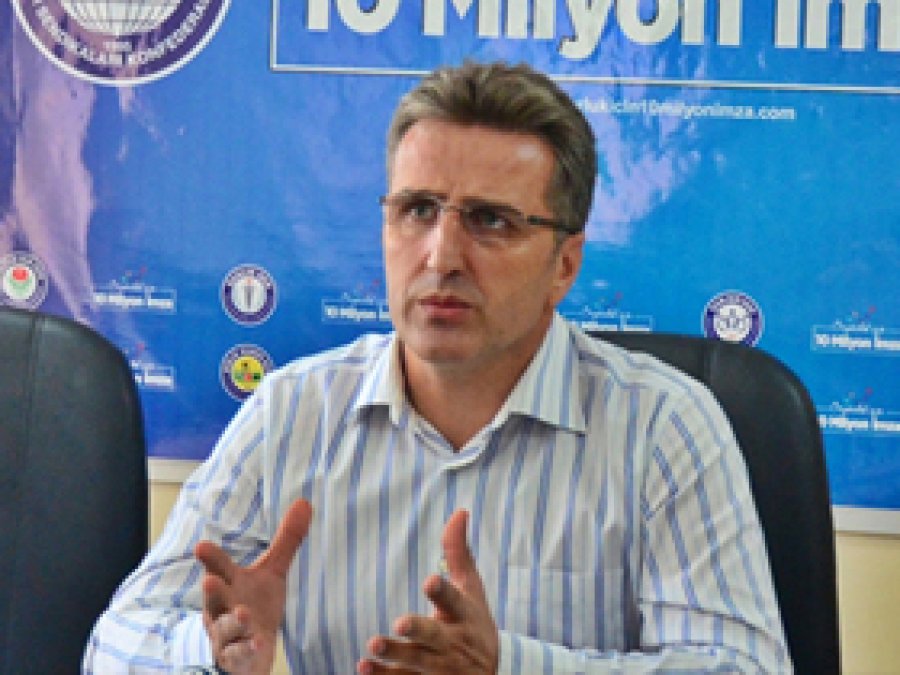 Elif Öğretmenin Giysisine Vesayetçiler Şekil Şeremez