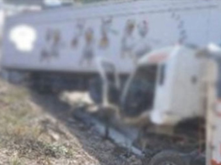 Düzce'de Ticari Araç ile TIR Çarpıştı: 5 Ölü