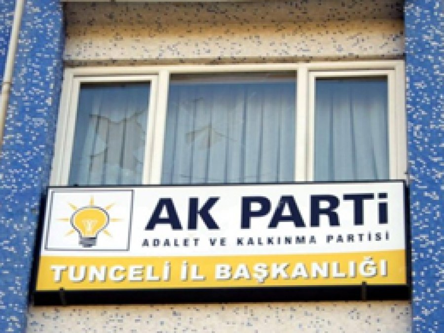 Dersim'de AK Parti İl Başkanlığı Taşlandı