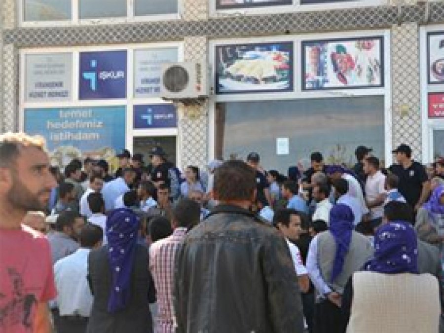 Urfa İş Kur Önünde Gerginlik