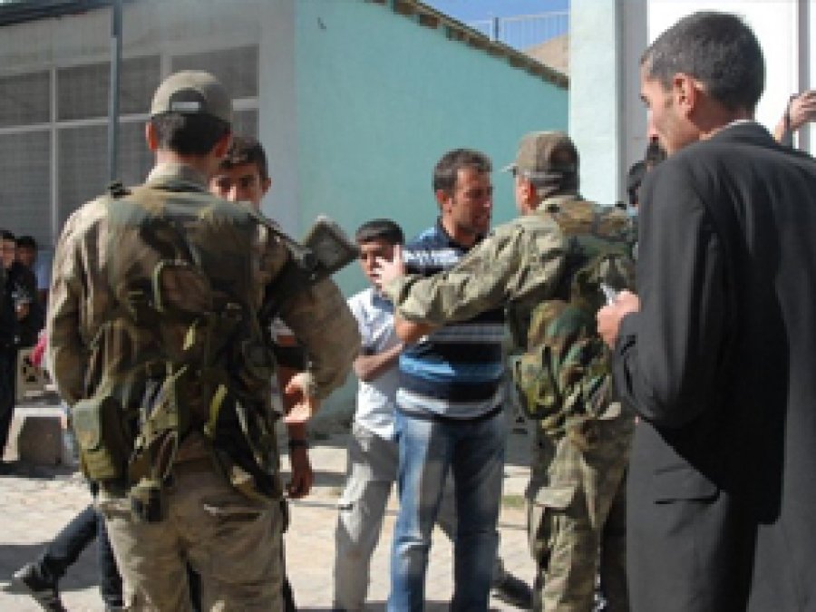 Jandarma ve Kaçakçılar Arasında Arbede: 4 Yaralı