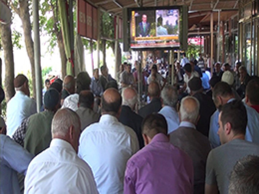Diyarbakır Halkı 'Paketi' Heyecanla İzledi