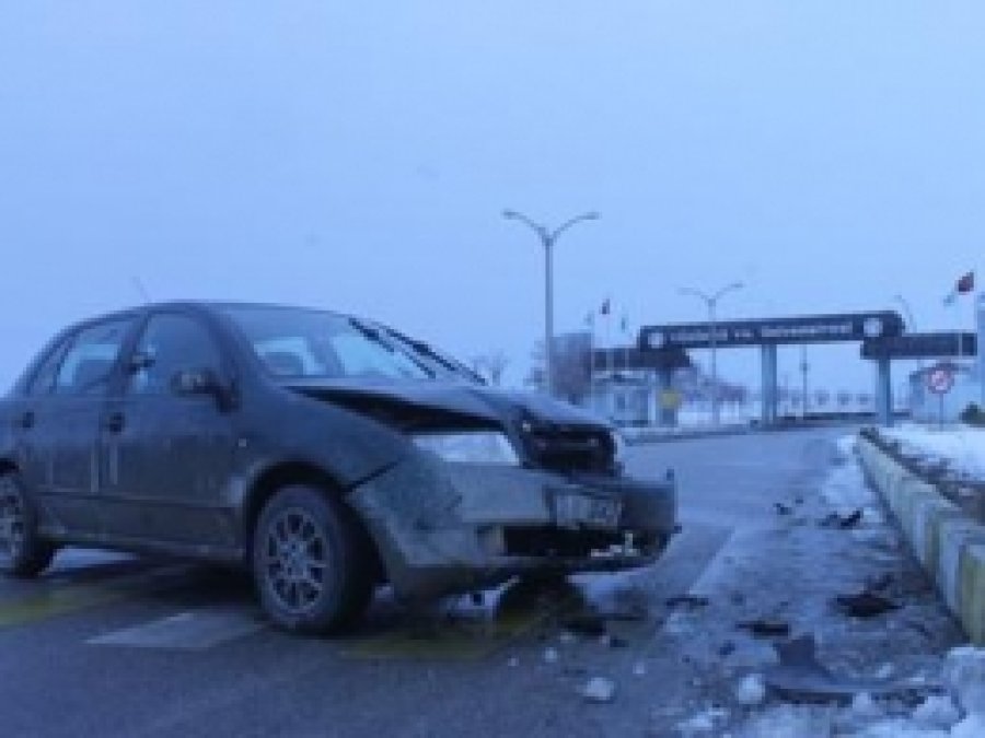 Van'da Maddi Hasarlı Trafik Kazası
