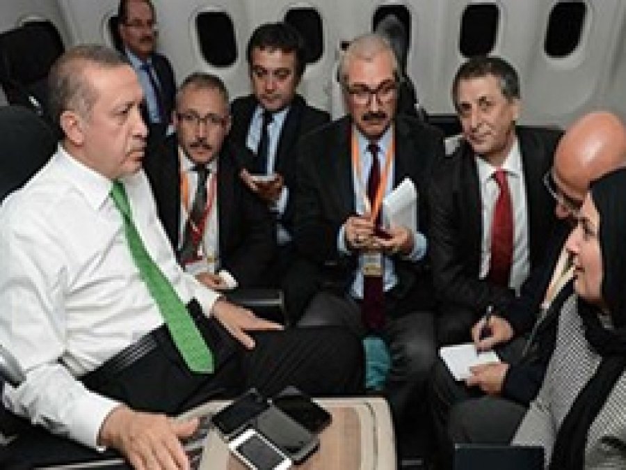 12 Gazeteye Akreditasyon Verilmedi