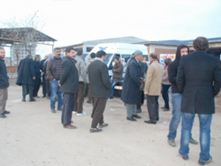 BDP'li Vekilleri Karşılamak İçin Toplandılar