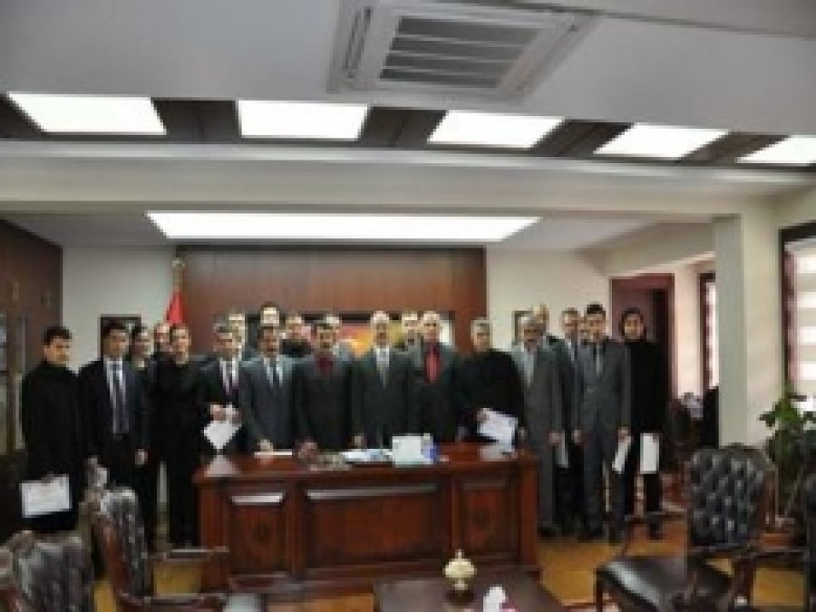 Muş Valisinden Kurum Personellerine Başarı Belgesi 