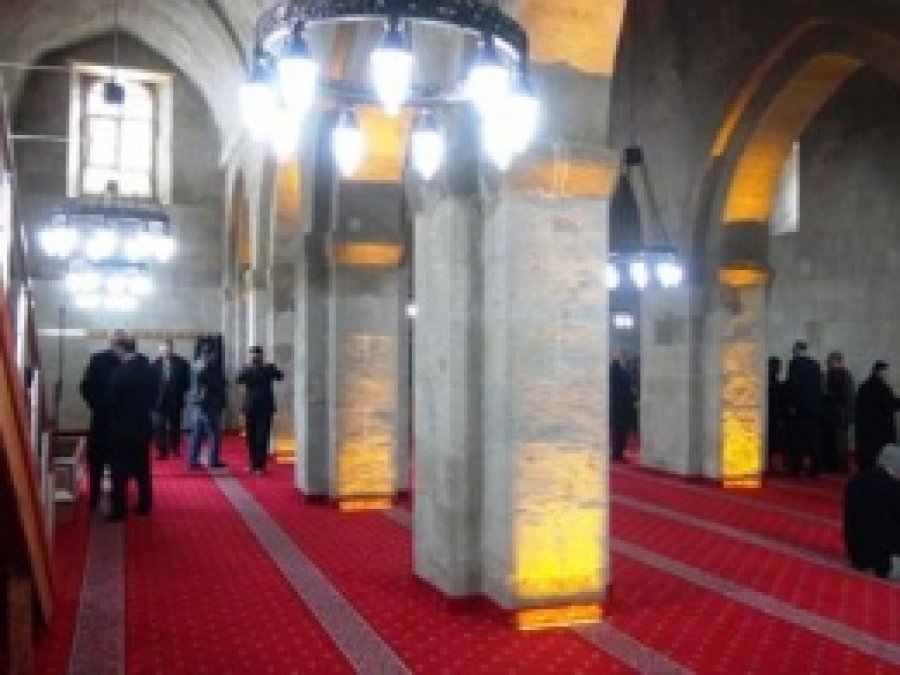Tarihi Bitlis Ulu Cami Yeniden İbadete Açıldı