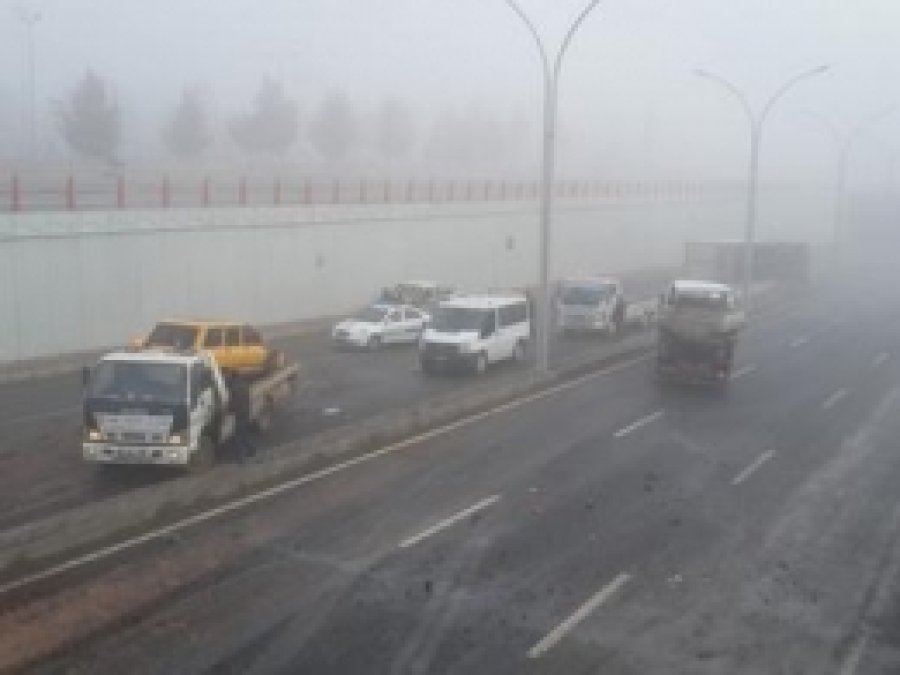 Diyarbakır'da Zincirleme Trafik Kazası:10 Yaralı 