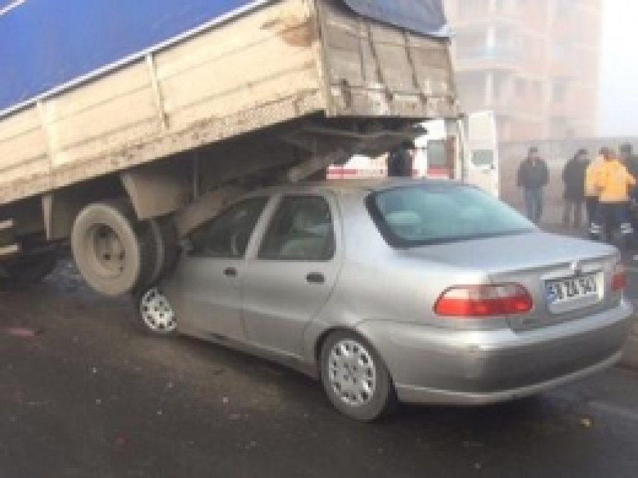 Diyarbakır'da 74 Araç Birbirine Girdi 