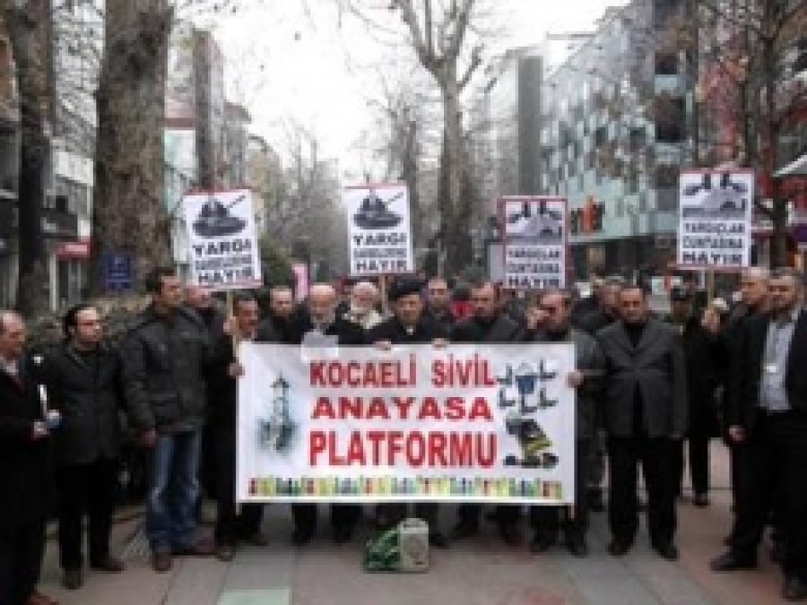 Kocaali'de 'Yargı Darbelerine Geçit Yok' Eylemi 