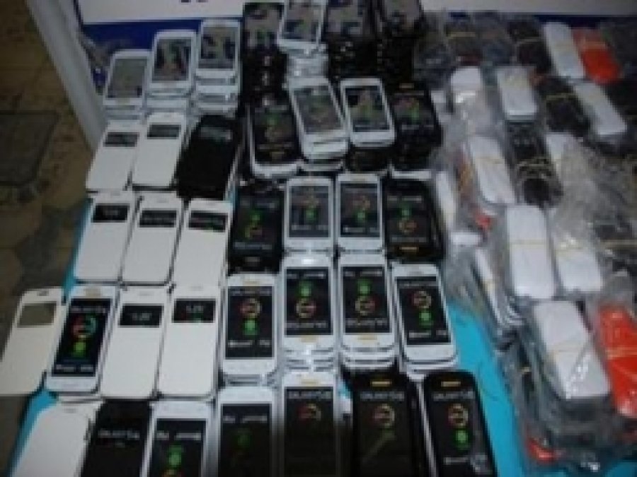 509  Adet  Gümrük Kaçağı  Cep Telefonu  Yakalandı 