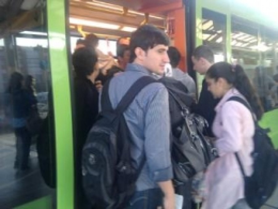 Metro Arızalanınca  İşe Geç Kaldılar 
