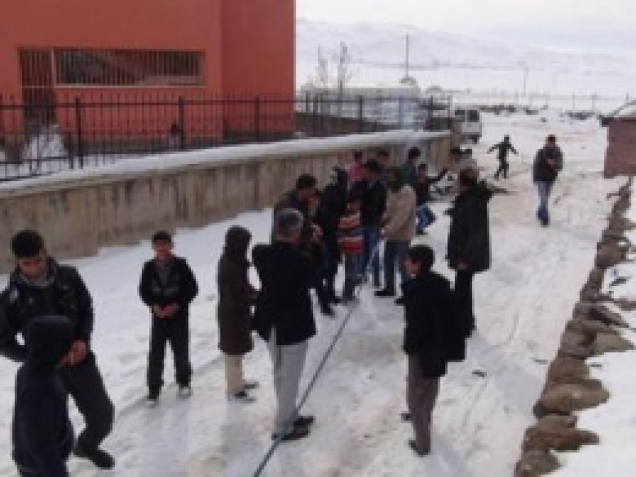 Bingöl'de Okul ve Cami Susuz Kaldı