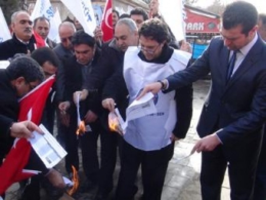 Bordro Yakarak Memura Verilen Zammı Protesto Ettiler