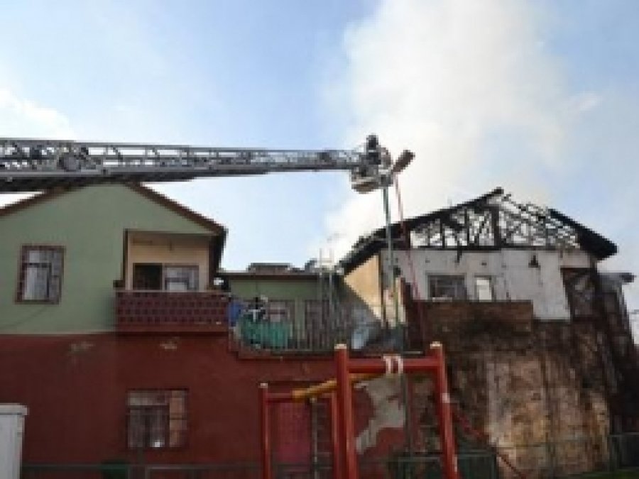 Tinerciler Koca Binayı Yaktı