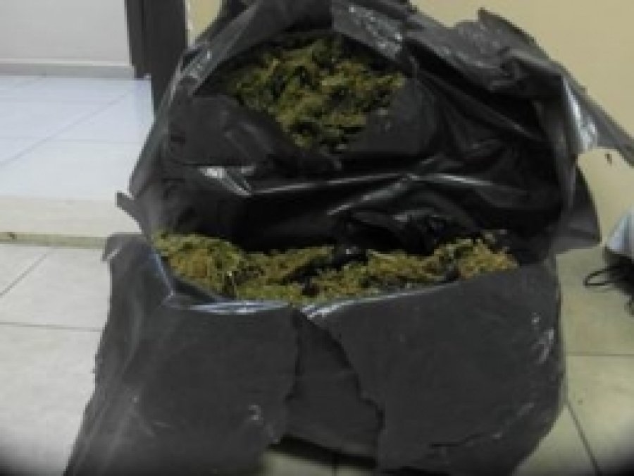 Tarsus'ta 10 Kilogram  Esrar Yakalandı