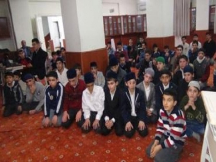 Minikler Kur'an Okuyarak Yarıştı 
