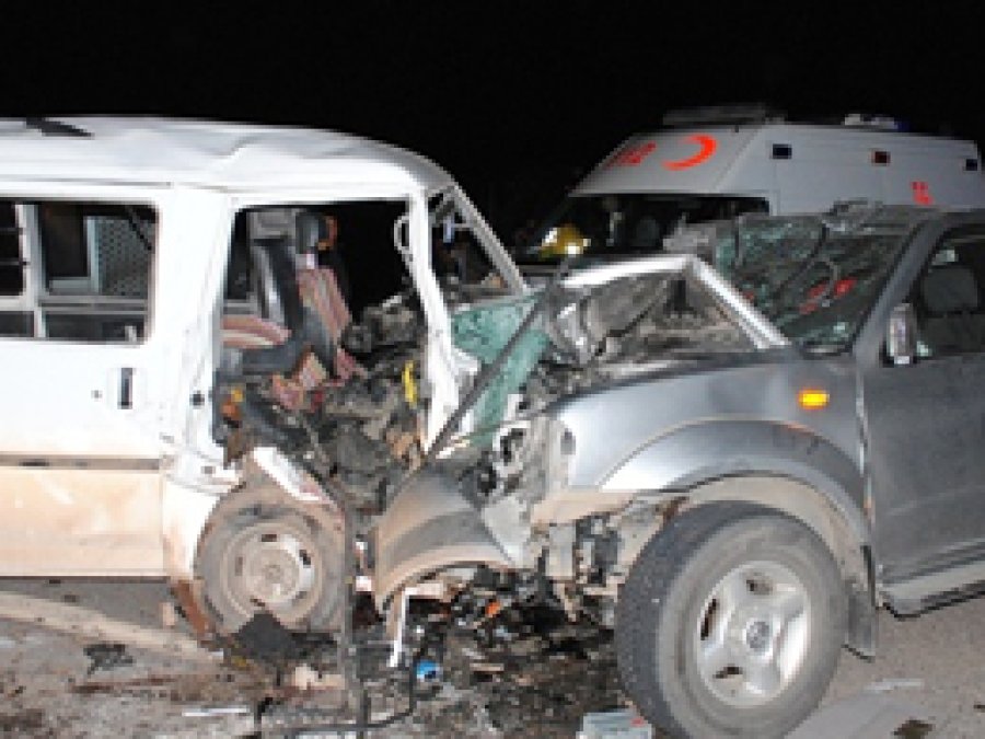 Kocaeli'de Kaza Üstüne Kaza: 4 Ölü, 11 Yaralı