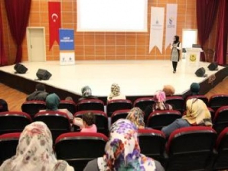 Esenler'de 'Evin Yeni Patronu Çocuklar' Semineri