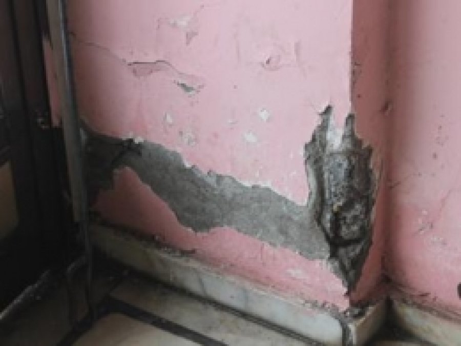 Çökme Tehlikesi Bulunan Bina Boşaltıldı  