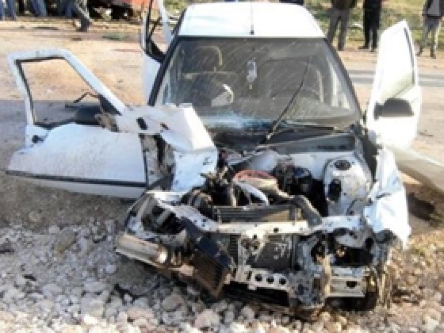 Otomobil İle İş Makinesi Çarpıştı: 1 Ölü