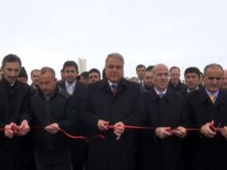 Ağrı'da Köy Yolu ve Okul Açılışı Yapıldı