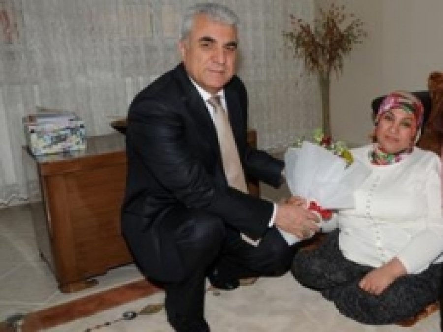 Bedensel Engelli Bayanın Okuma Azmi