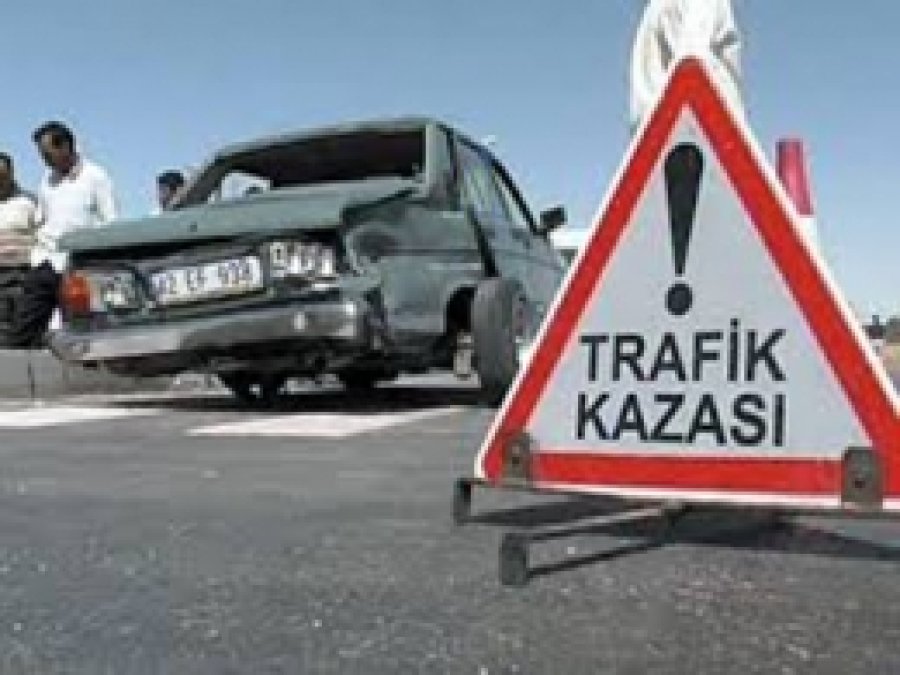 Kamyon Baba ile Oğluna Çarptı: 1 Ölü