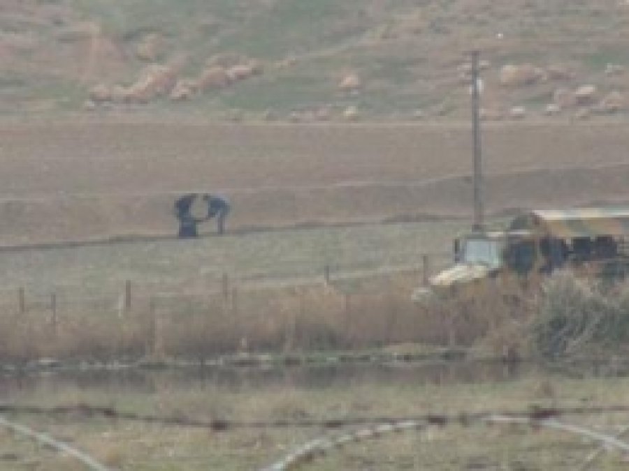 Suriye'deki İç Savaştan Kaçan Aileye Asker Engeli