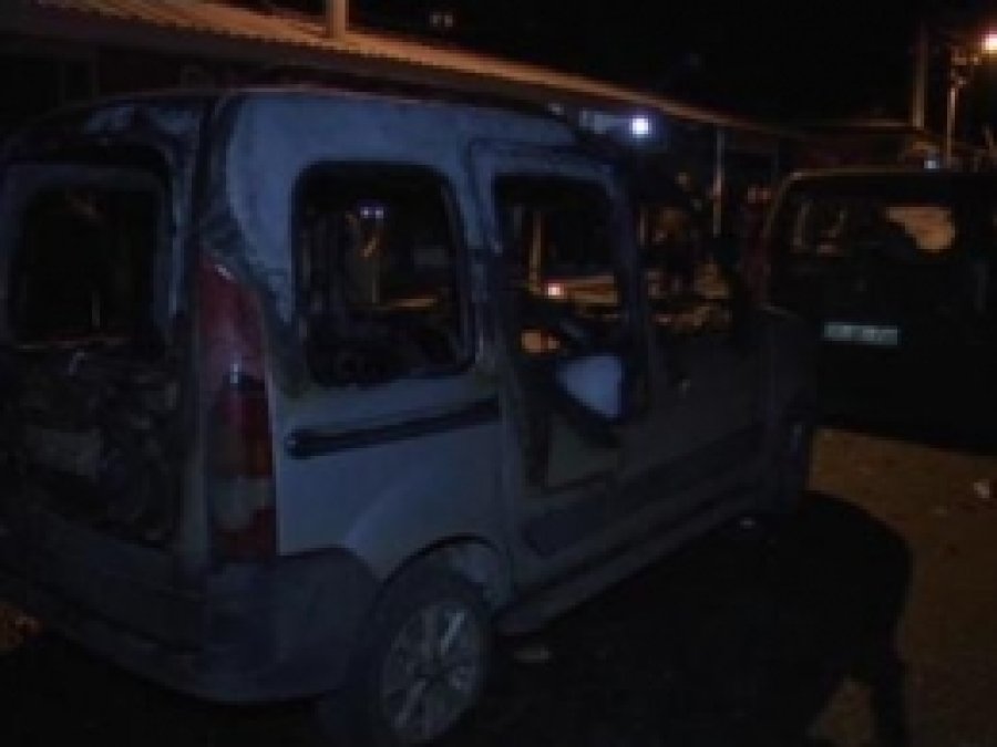 Lice'de Polisin Bırakmadığı Araçlar PKK/BDP'lilerce Yakıldı 