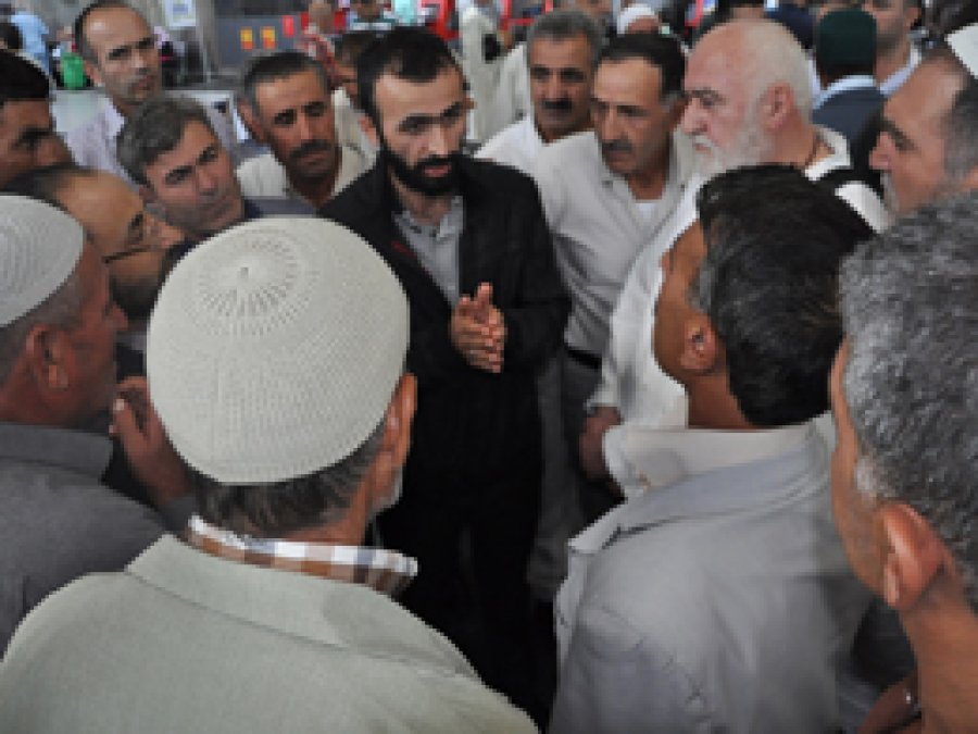 Bin Hacı Adayı Havalimanında Bekletiliyor