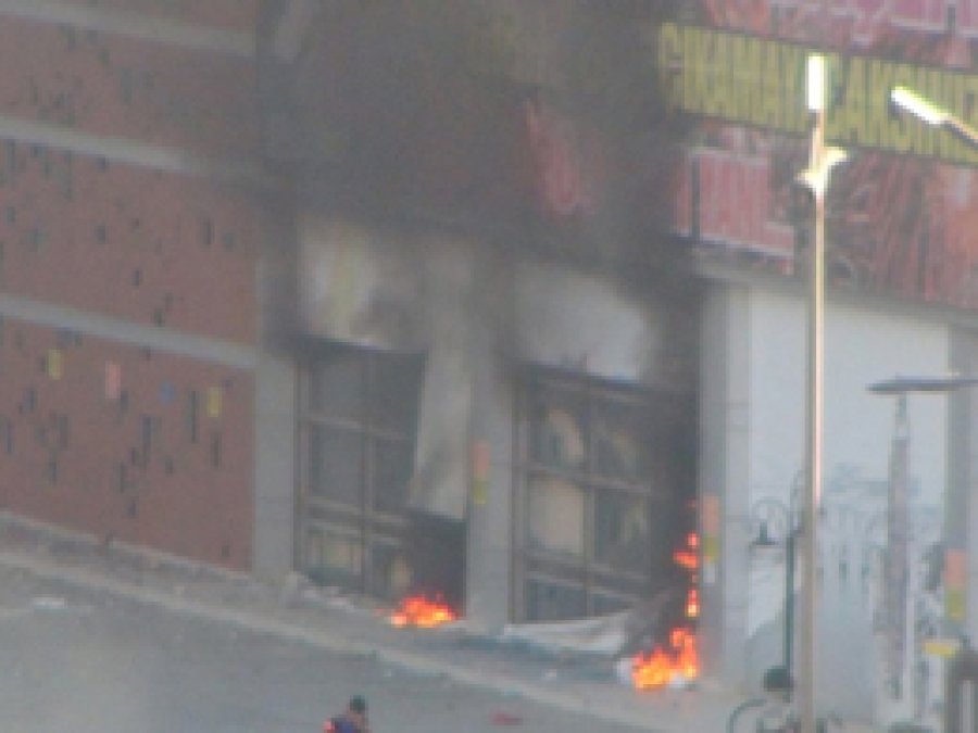Batman'da HDP/PKK'lılar AVM'leri Ateşe Verdi