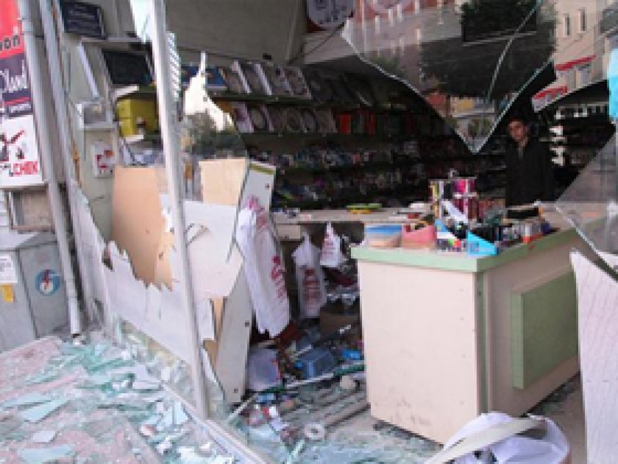 Van'da Mütedeyyin Esnafın İşyerine Saldırı 