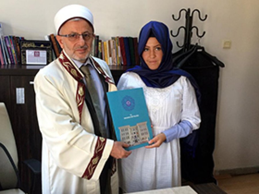 Ezan Sesinden Etkilendi, Müslüman Oldu