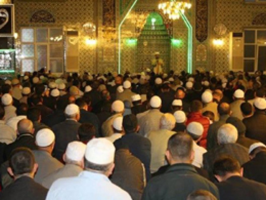 Görmez, 5 Bin Kişiye Sabah Namazı Kıldırdı