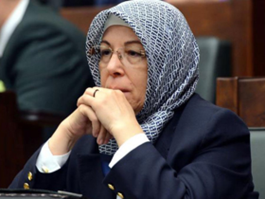 Mecliste Bir Vekil Daha Başörtüsüyle Taçlandı