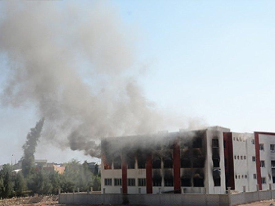 Nusaybin'de Öğrenci Yurdu Ateşe Verildi