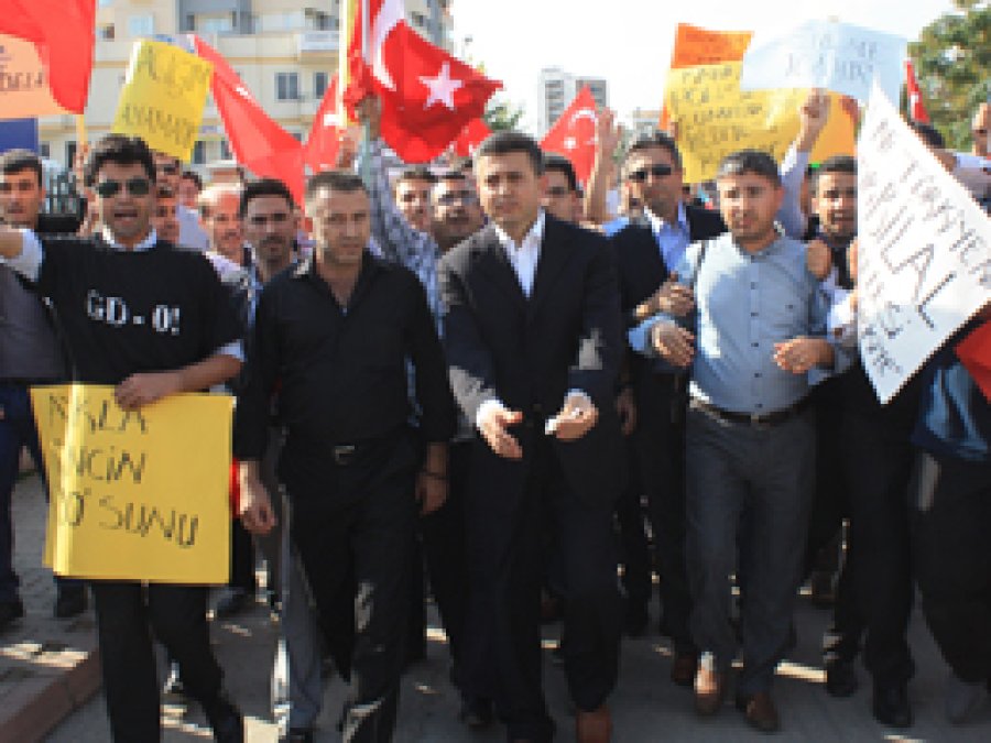 Aranan Bir Polis Daha Teslim Oldu