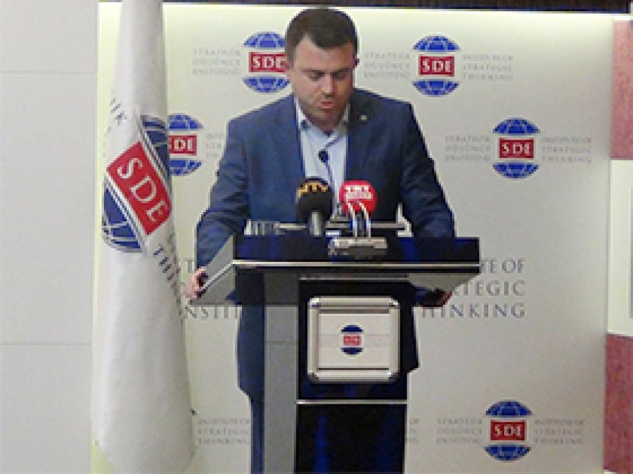 'Kürtlerin Hak Talepleri Şeriat Eksenli Olmuştur'