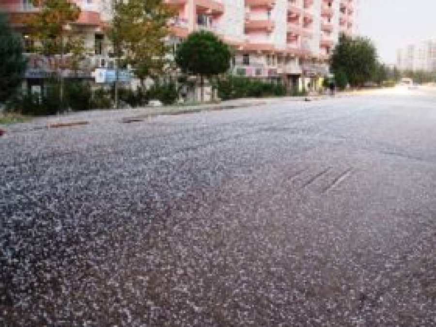 Diyarbakır'da Şiddetli Sağanak Yağış ve Dolu