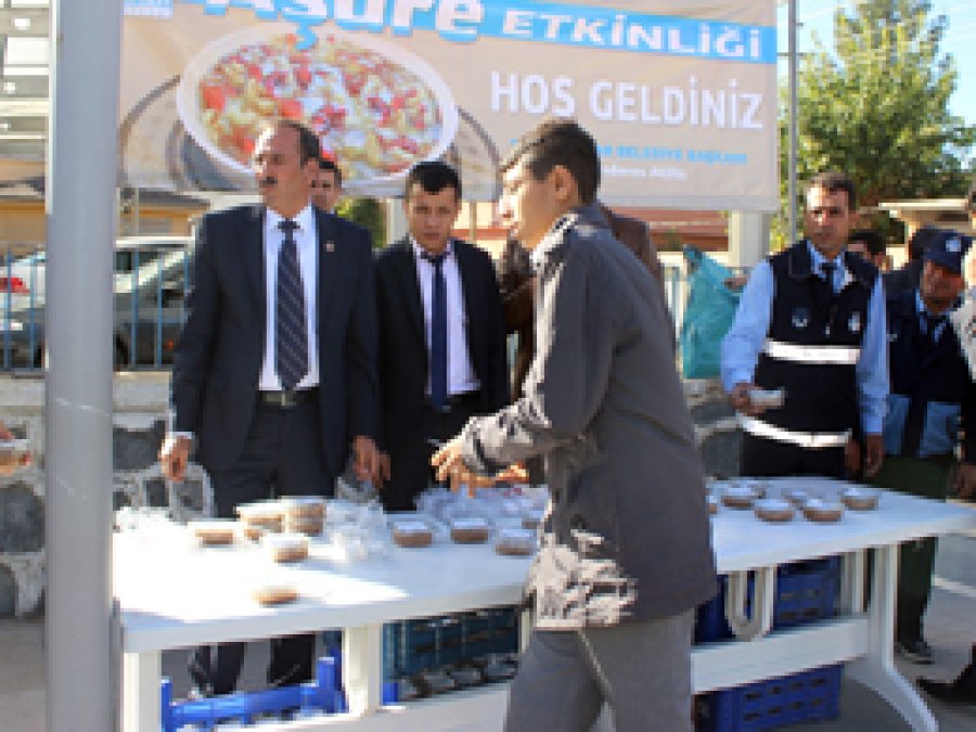 Ceylanpınar'da Halka Aşure İkram Edildi