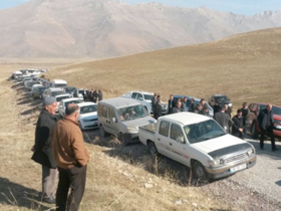 PKK'nin Katlettiği İrfan Atsız'a Halk Sahip Çıktı