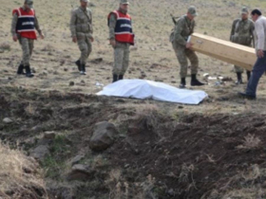Çınar'da Yol Kenarında Ceset Bulundu