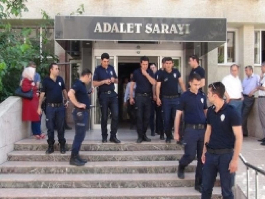 Hırsızlık Yaptıkları İddiasıyla 2 Kişi Tutuklandı