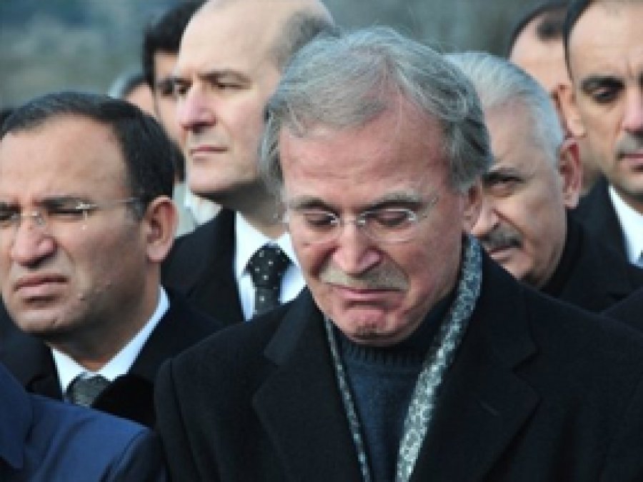 M. Ali Şahin, Eşini Gözyaşlarıyla Uğurladı