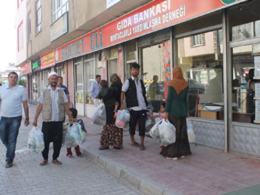 Rahmet Eli Fakirlerin Yüzünü Güldürdü