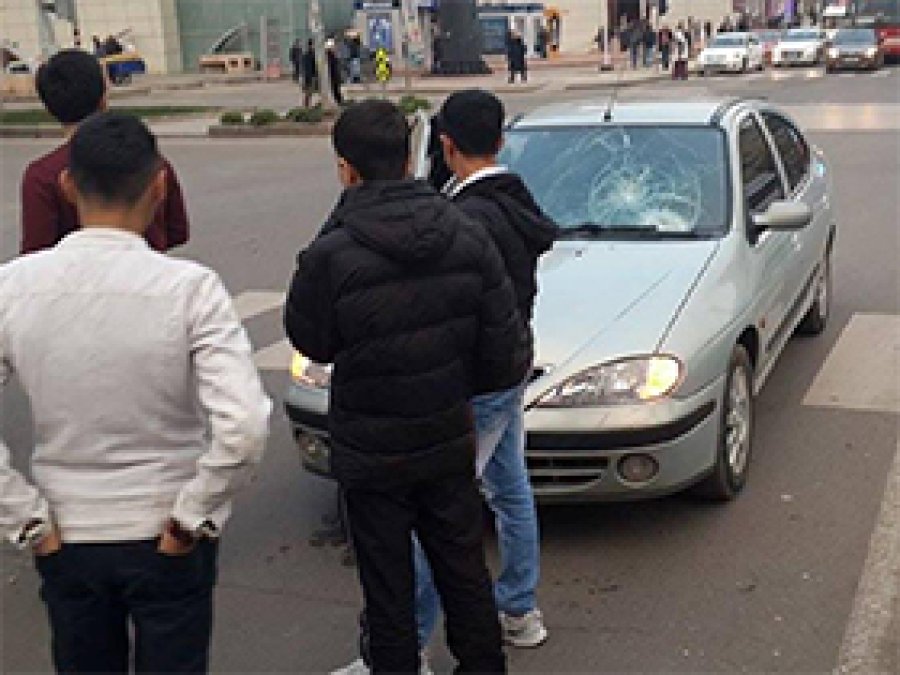 Bağlar'da yayaya otomobil çarptı
